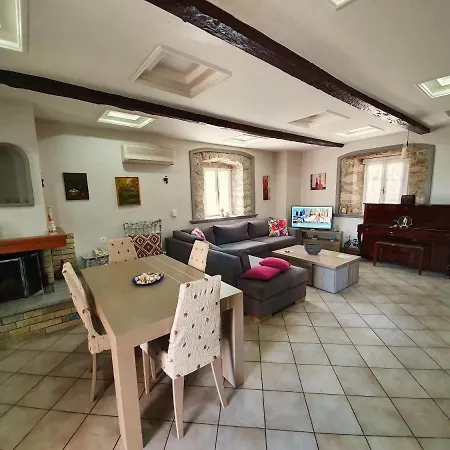 Holiday home Manolis House