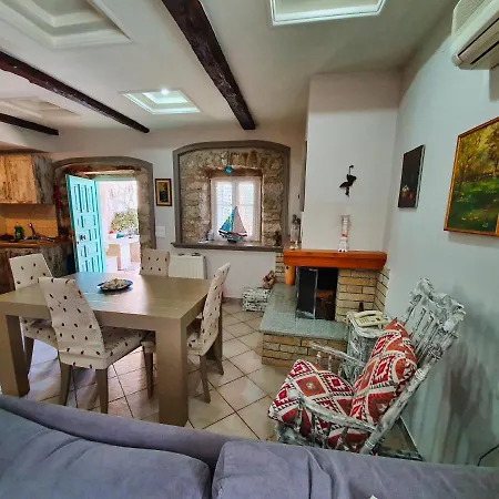 Manolis House Holiday home
